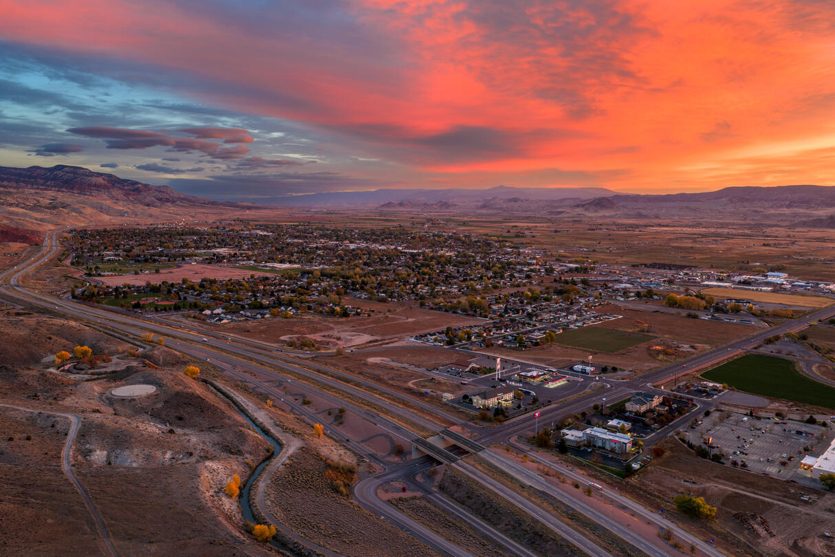 A aerial photo of a city in a valley at dawn